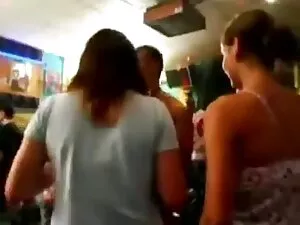 Poussin tatoué ne pe ...